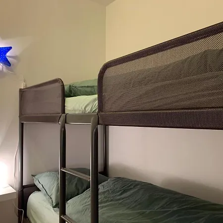 Appartement Vakantieverblijf 'mara Cinco' Met Ruim Terras In Oostende