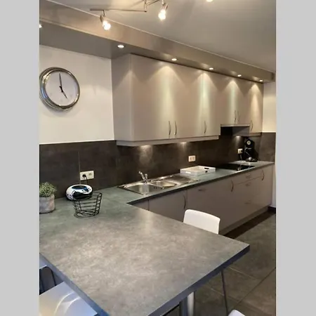 Vakantieverblijf 'mara Cinco' Met Ruim Terras In Ostend